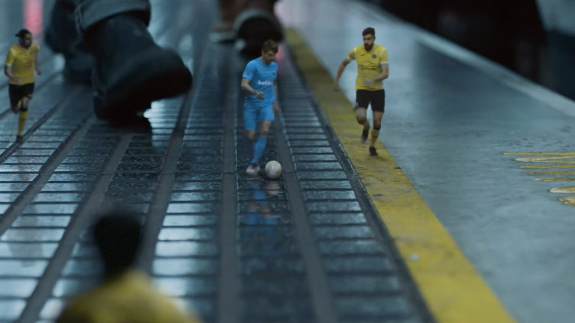 Fans / Ben Craig / Drummond Central